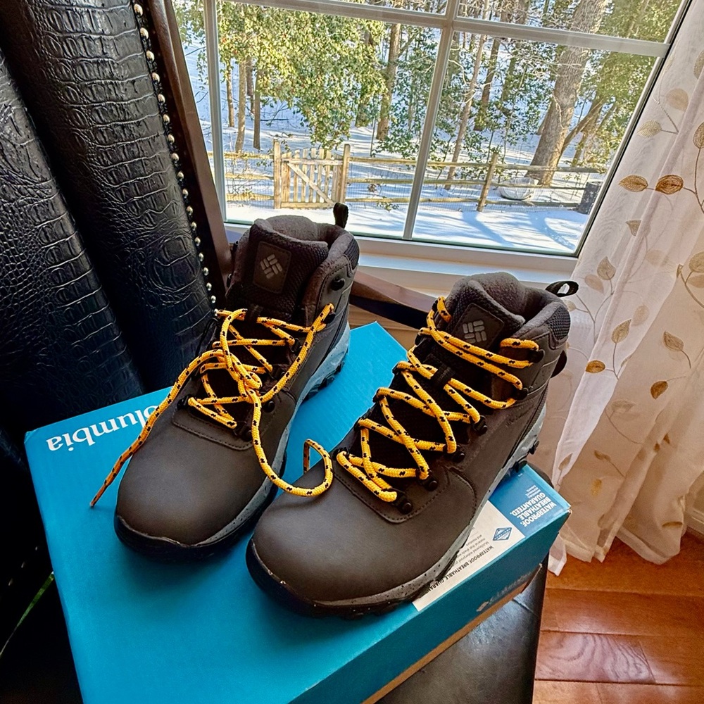 Columbia Black Hiking Boots with Yellow Accents